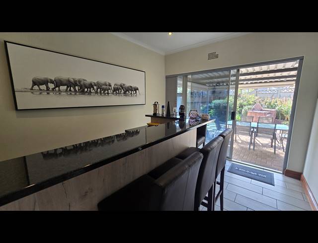 3 BEDROOM FREEHOLD FOR SALE IN BRACKENDOWNS